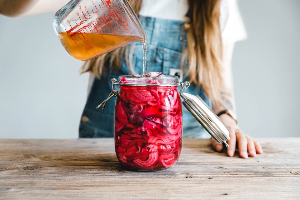 Schnelle pinke Zwiebelpickles