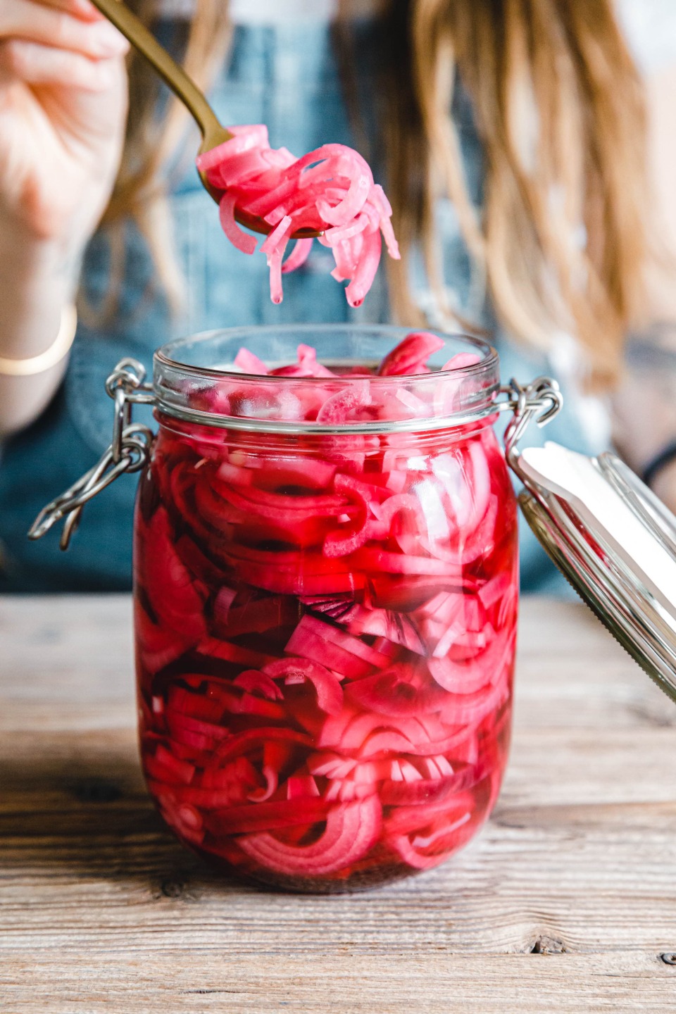 Schnelle pinke Zwiebelpickles