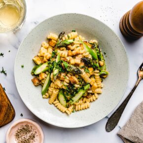 Cremige Spargelpasta mit Räuchertofu