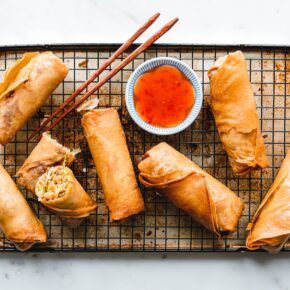 Vegane Frühlingsrollen – frittiert, aus dem Airfryer oder Ofen