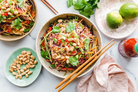 Reisnudelsalat mit Limetten-Erdnuss-Dressing