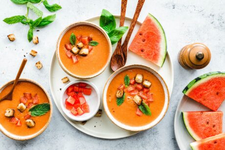 Wassermelonen-Gazpacho mit Basilikum & Minze