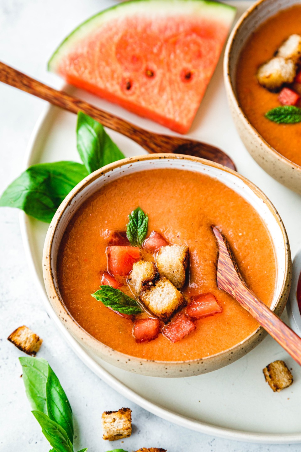 Wassermelonen-Gazpacho mit Basilikum & Minze