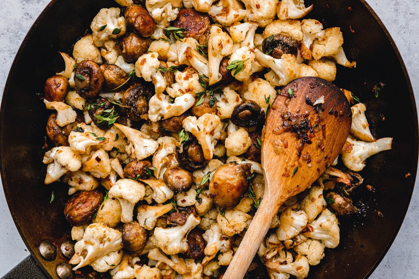 Einfache Blumenkohl-Champignonpfanne mit Mafaldine