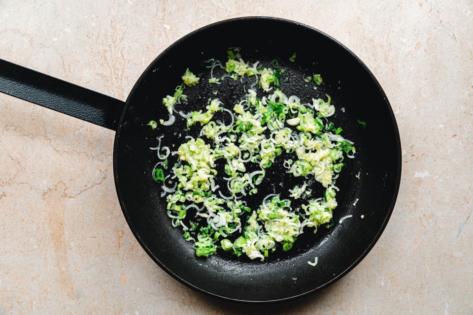 Gebratene Frühlingszwiebeln
