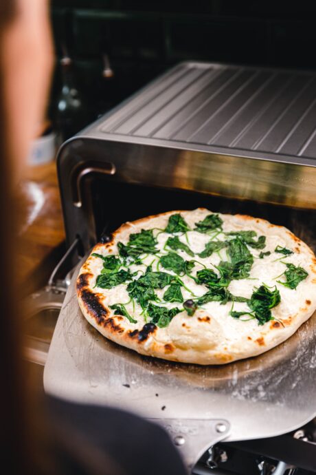 Vegane Pizza Bianca mit Spinat