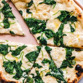 Vegane Pizza Bianca mit Spinat