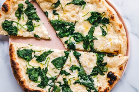 Vegane Pizza Bianca mit Spinat
