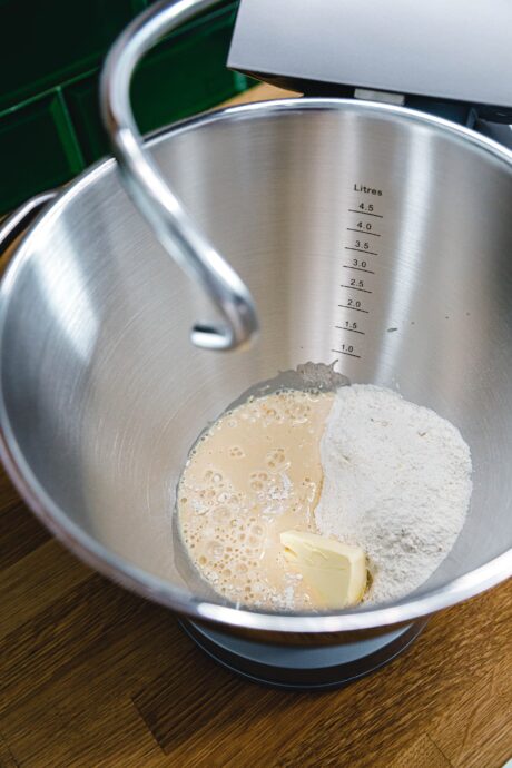 Zubereitung veganer Hefeteig