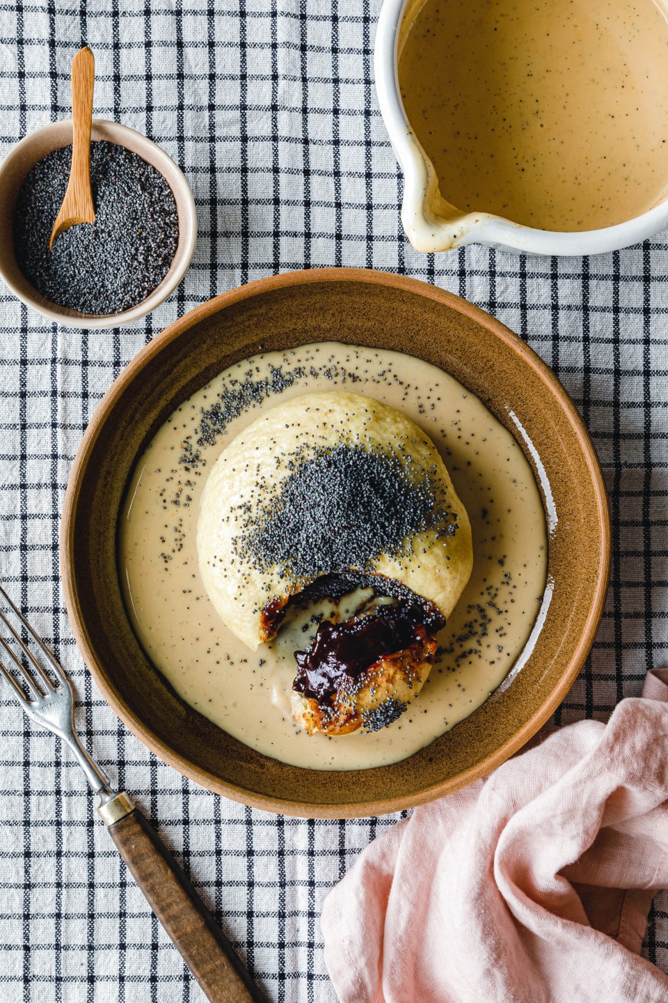 Vegane Germknödel mit Zwetschgenmus