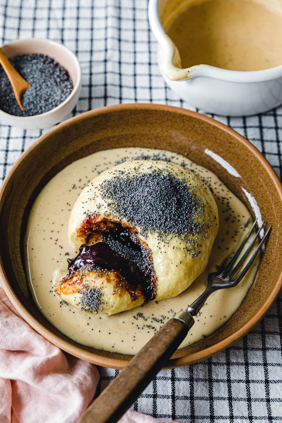 Vegane Germknödel mit Zwetschgenmus