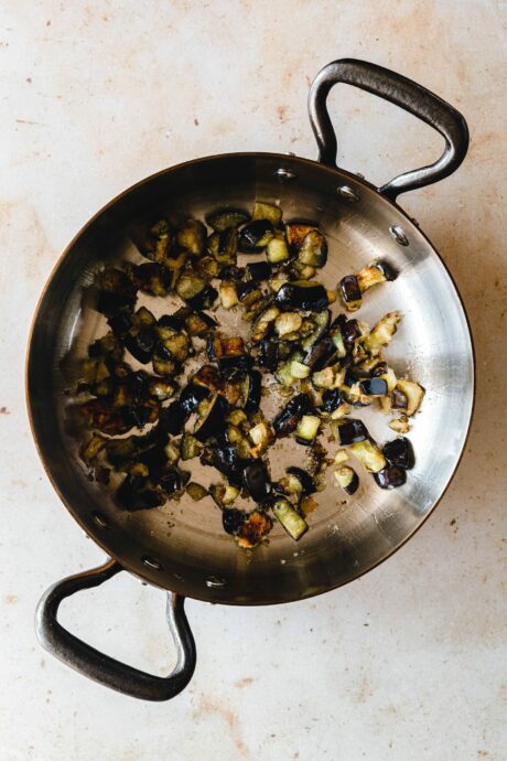 Zubereitung vegane Pasta alla Norma