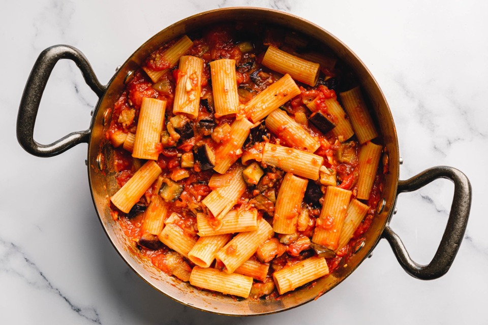 Zubereitung vegane Pasta alla Norma
