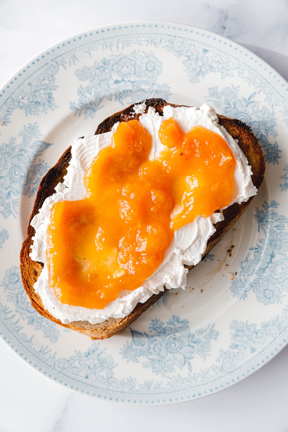 Veganer Ricotta-Toast