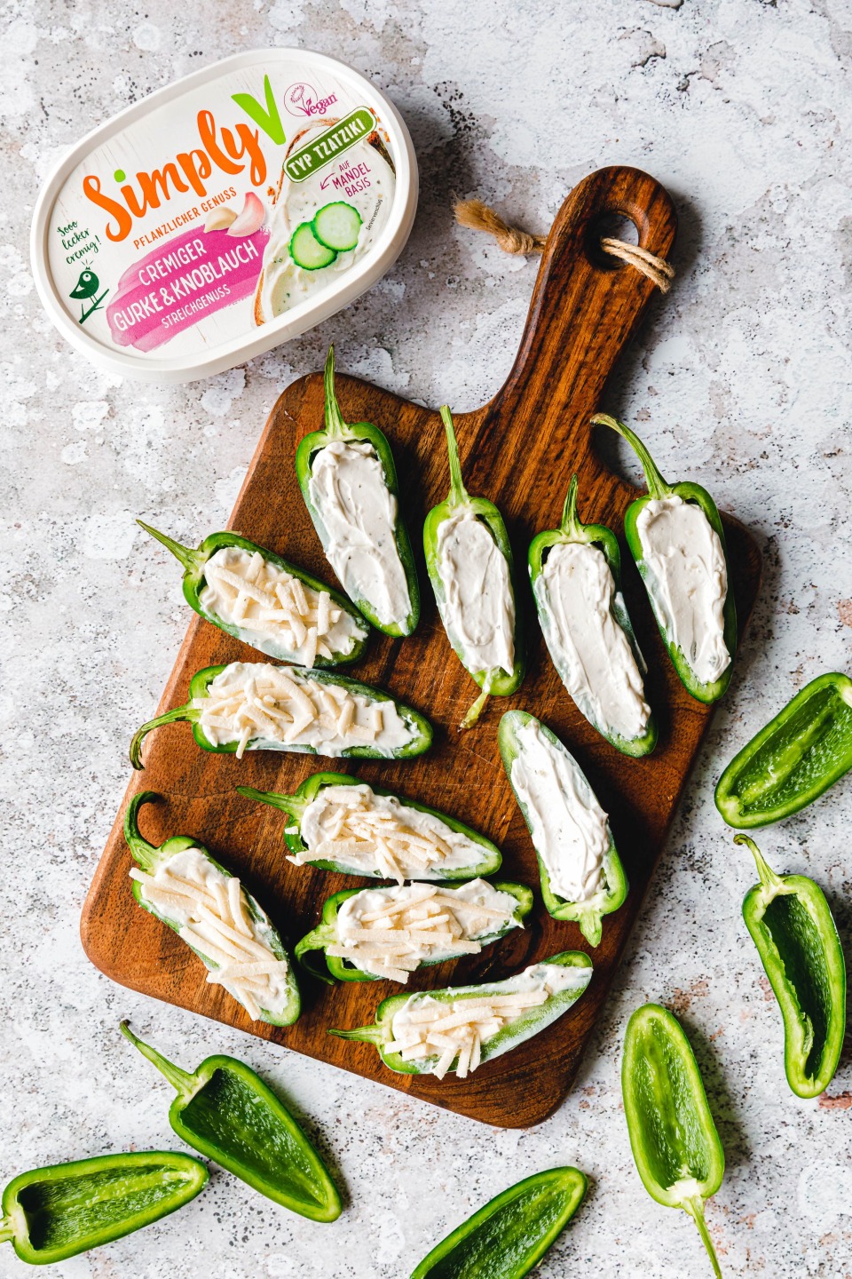 Vegane Jalapeño-Popper-Mumien mit Käsefüllung