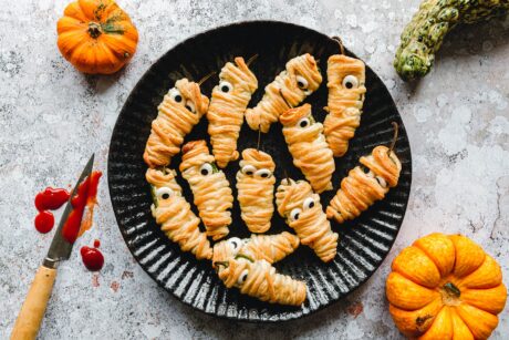 Vegane Jalapeño-Popper-Mumien mit Käsefüllung