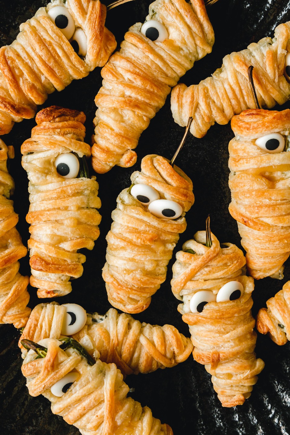 Vegane Jalapeño-Popper-Mumien mit Käsefüllung