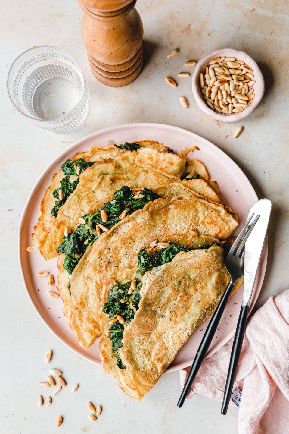 Vegane Pfannkuchen mit Spinatfüllung