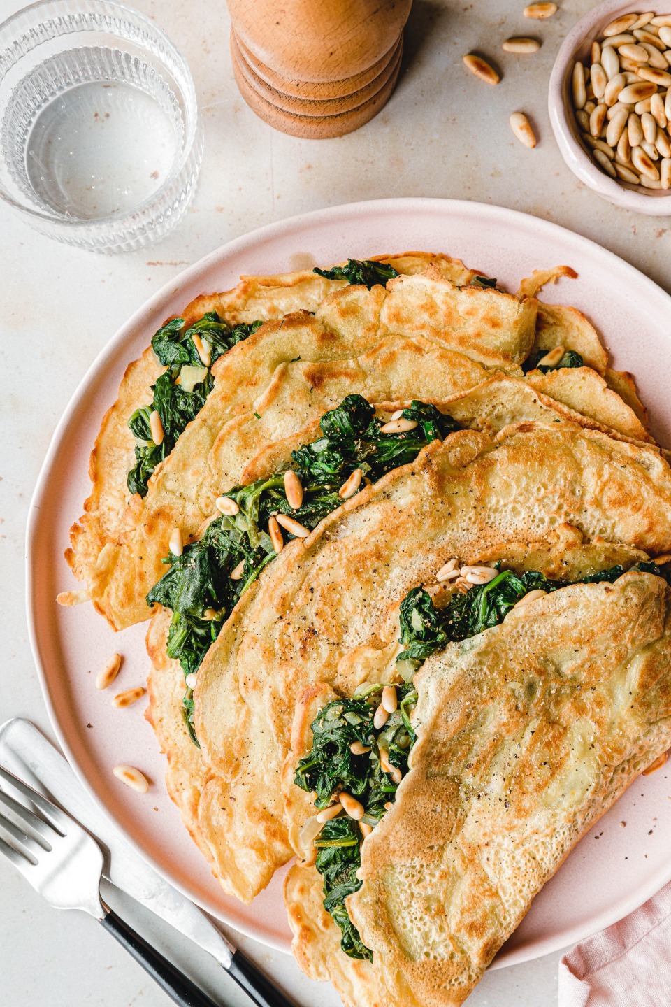 Vegane Pfannkuchen mit Spinatfüllung