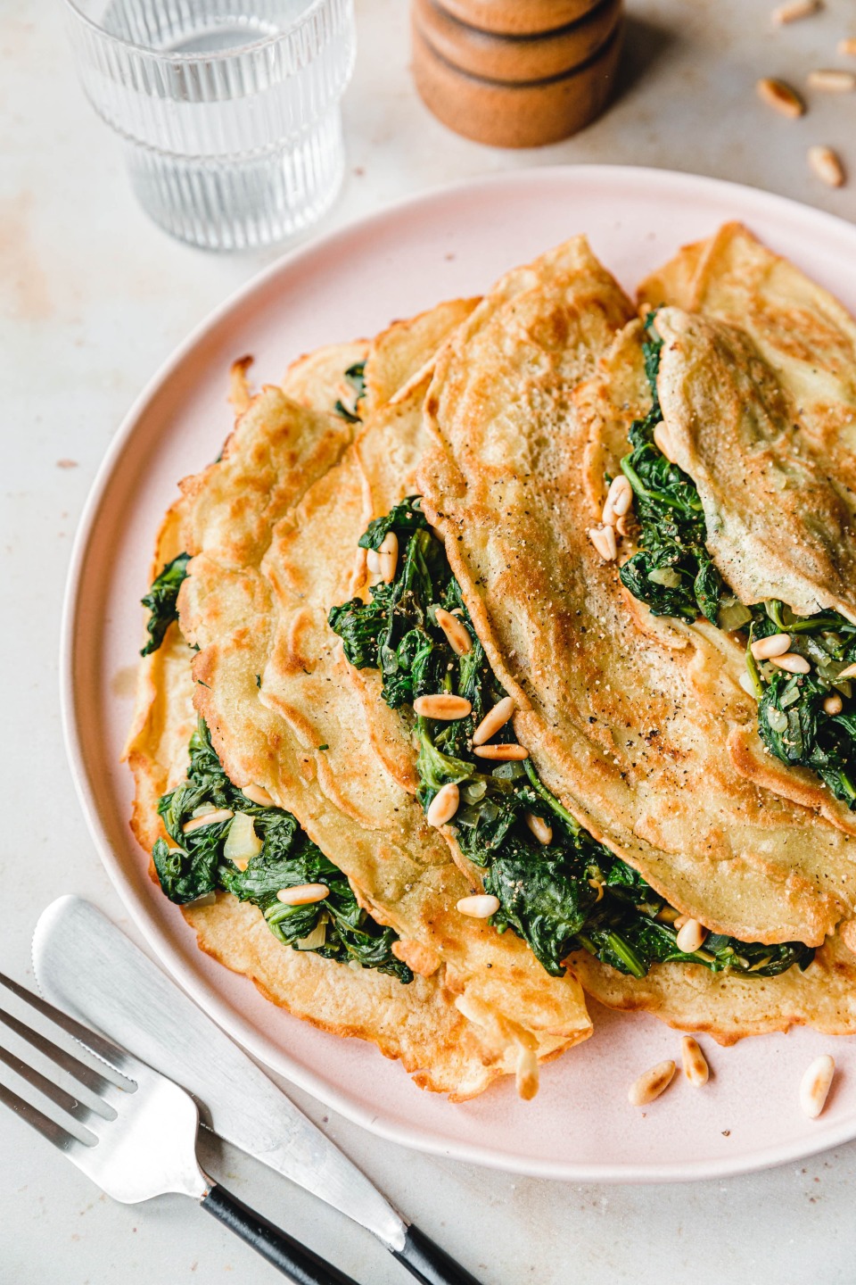 Vegane Pfannkuchen mit Spinatfüllung
