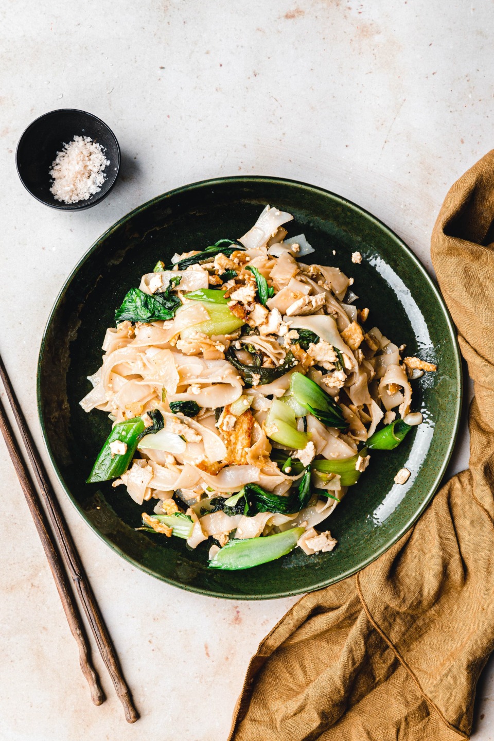 Veganes Pad See Ew – thailändische gebratene Reisnudeln