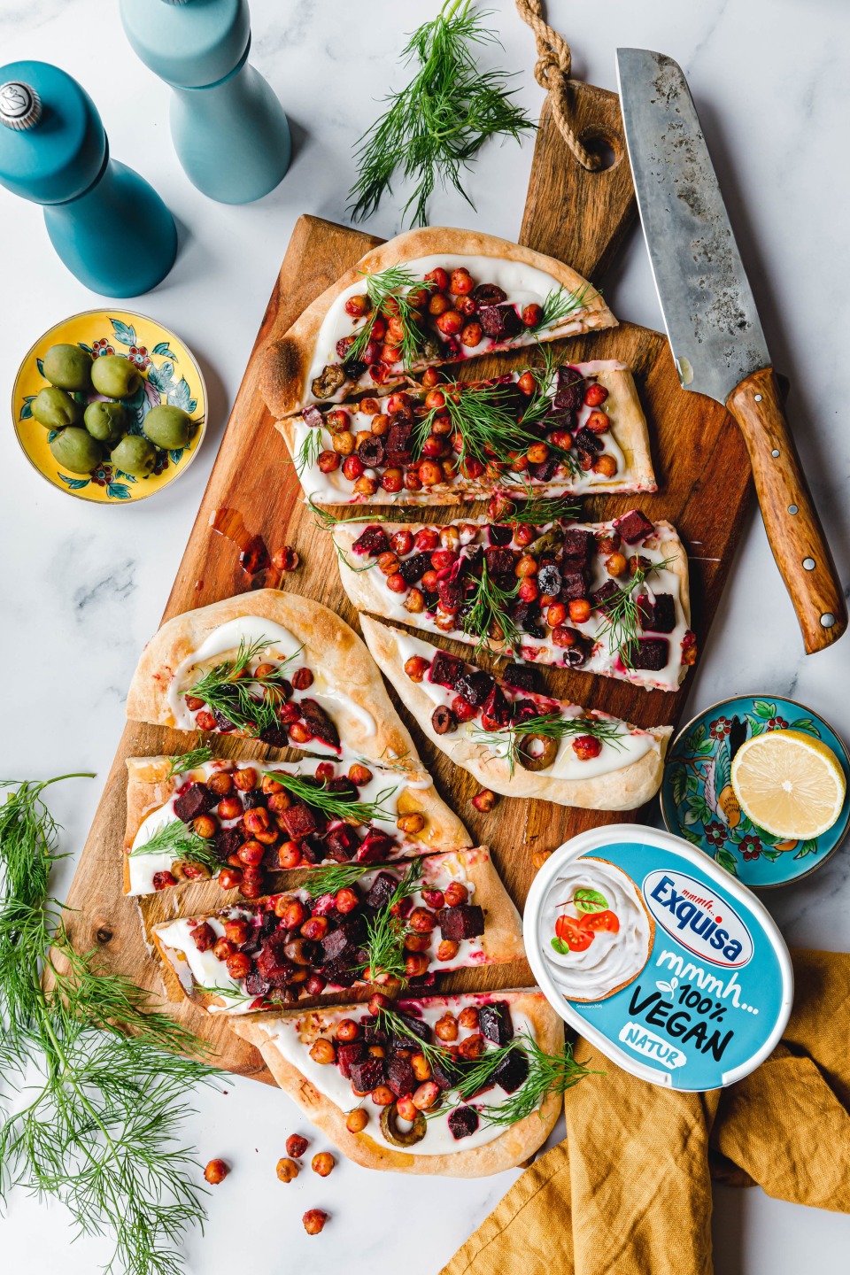 Belegte Fladenbrote mit gerösteten Harissa-Kichererbsen und Rote Bete