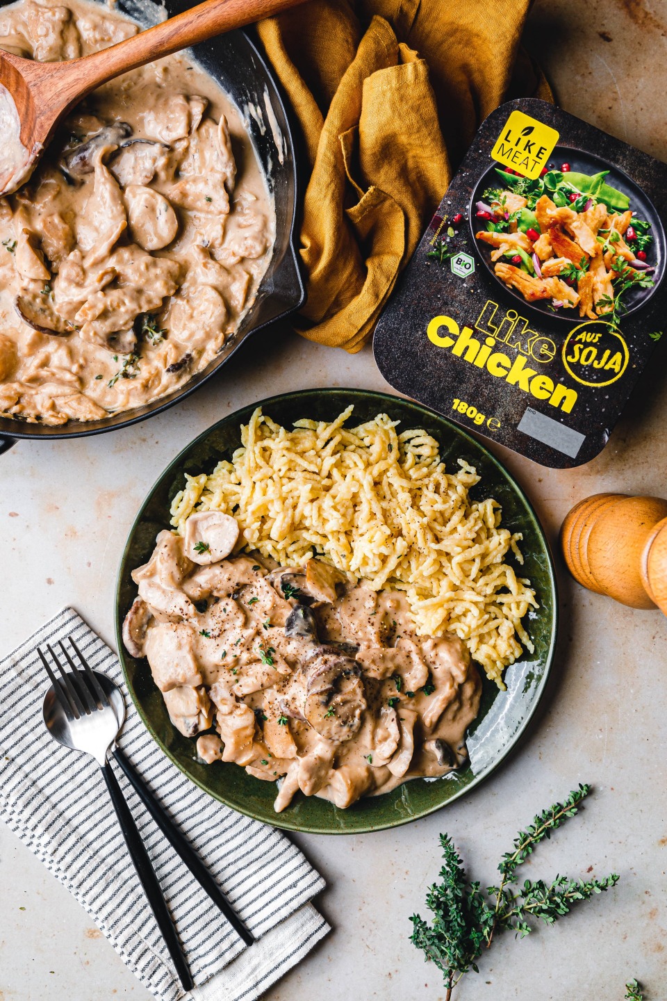 Veganes „Hähnchengeschnetzeltes“ mit Pilzen & Spätzle