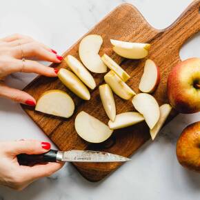 Zubereitung Zutaten Veganer Cheesecake-Apfelstrudel mit Preiselbeeren