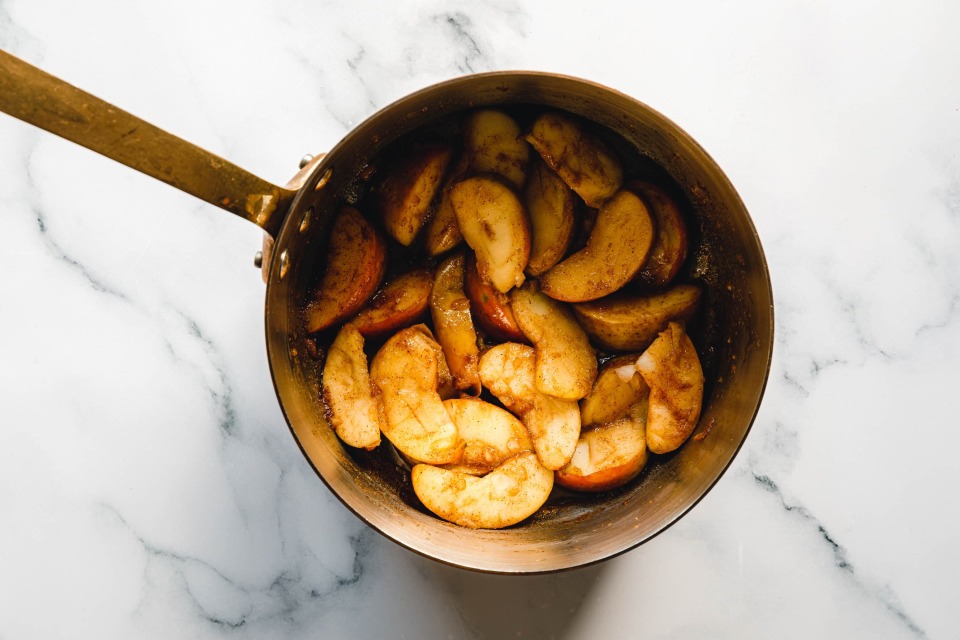 Zubereitung Zutaten Veganer Cheesecake-Apfelstrudel mit Preiselbeeren