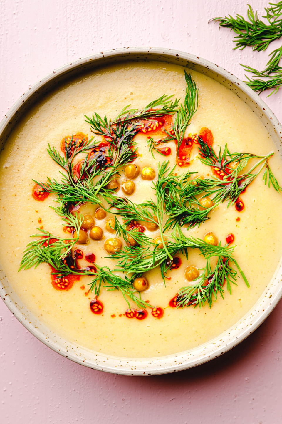 Geröstete Blumenkohl-Knoblauch-Suppe mit Kichererbsen