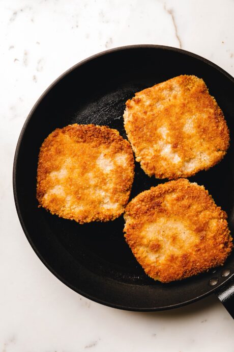 Gebratenes veganes Schnitzel