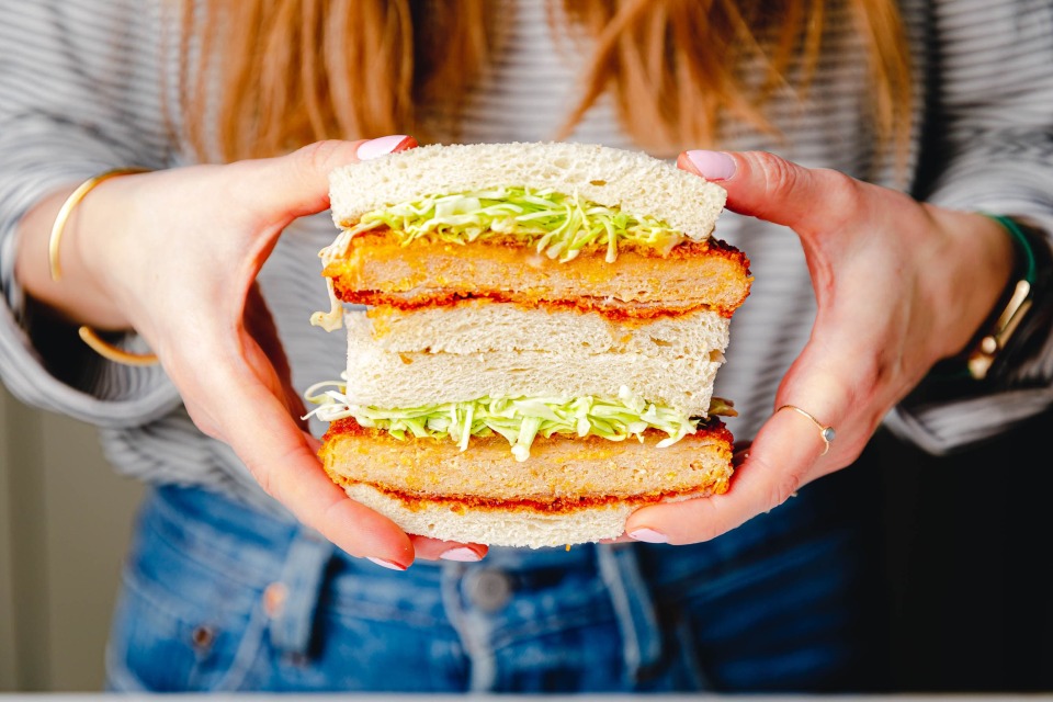 Veganes Katsu Sando – der japanische Schnitzelsemmel