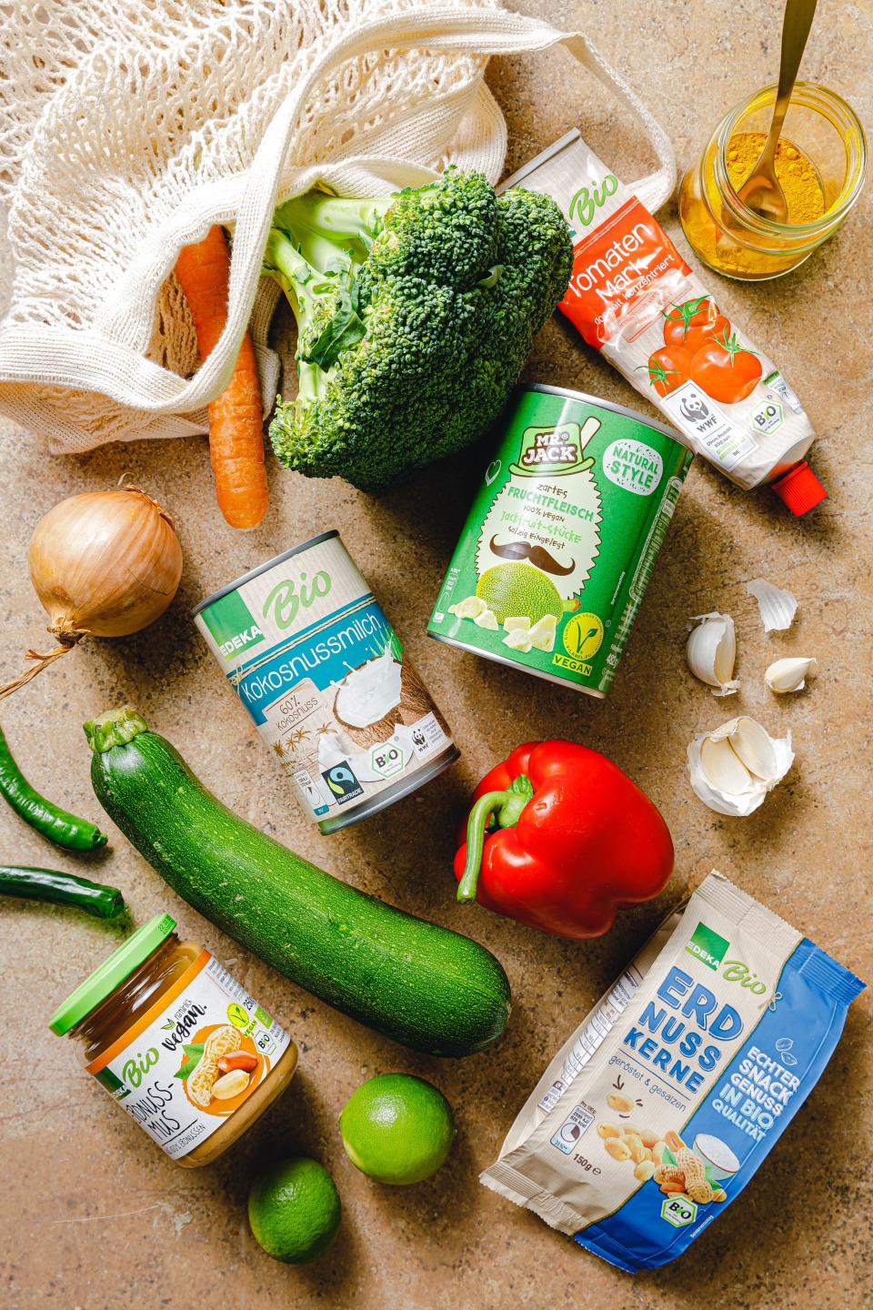 Zutaten veganes Erdnuss-Curry mit Jackfruit