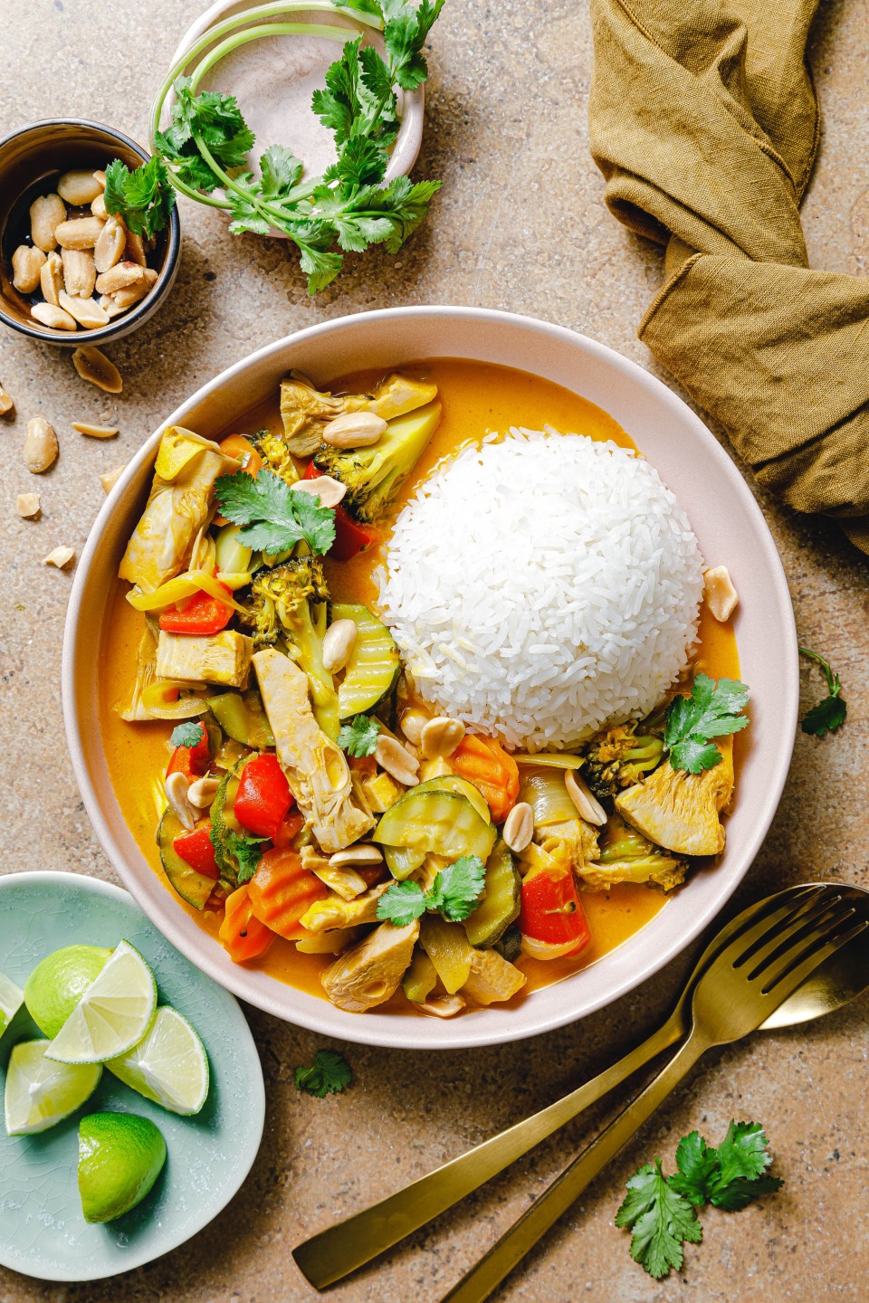 Veganes Erdnuss-Curry mit Jackfruit