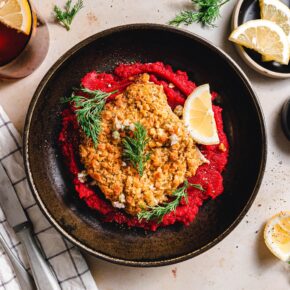 Veganes Schlemmerfilee auf Rote-Bete-Meerrettich-Püree