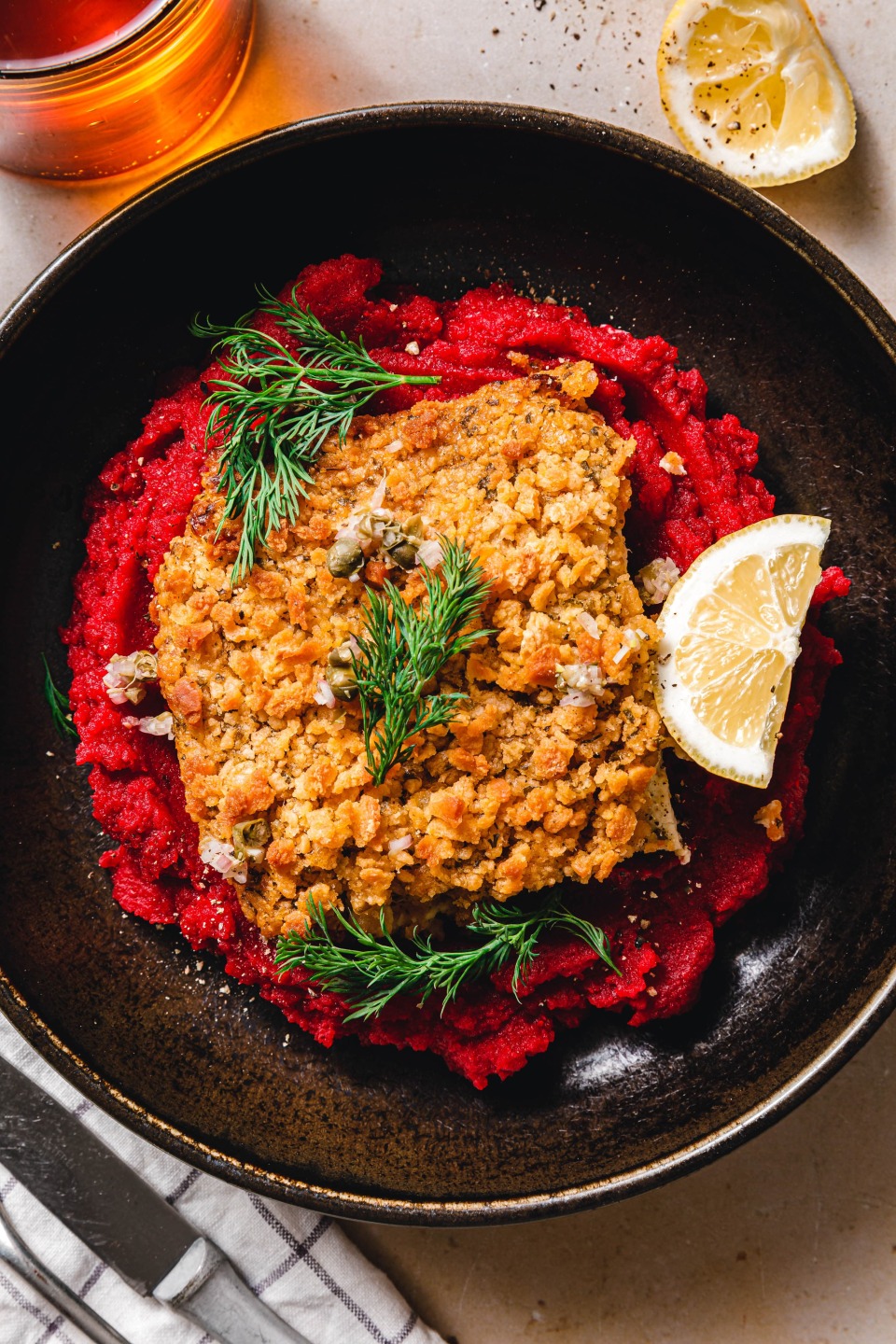 Veganes Schlemmerfilee auf Rote-Bete-Meerrettich-Püree