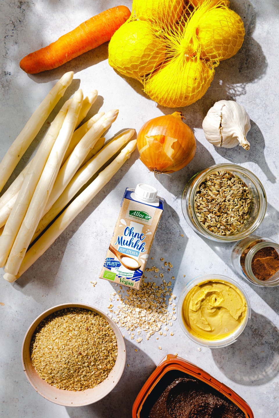 Zutaten für Grünkern-Hackbällchen mit Senf-Spargelragout