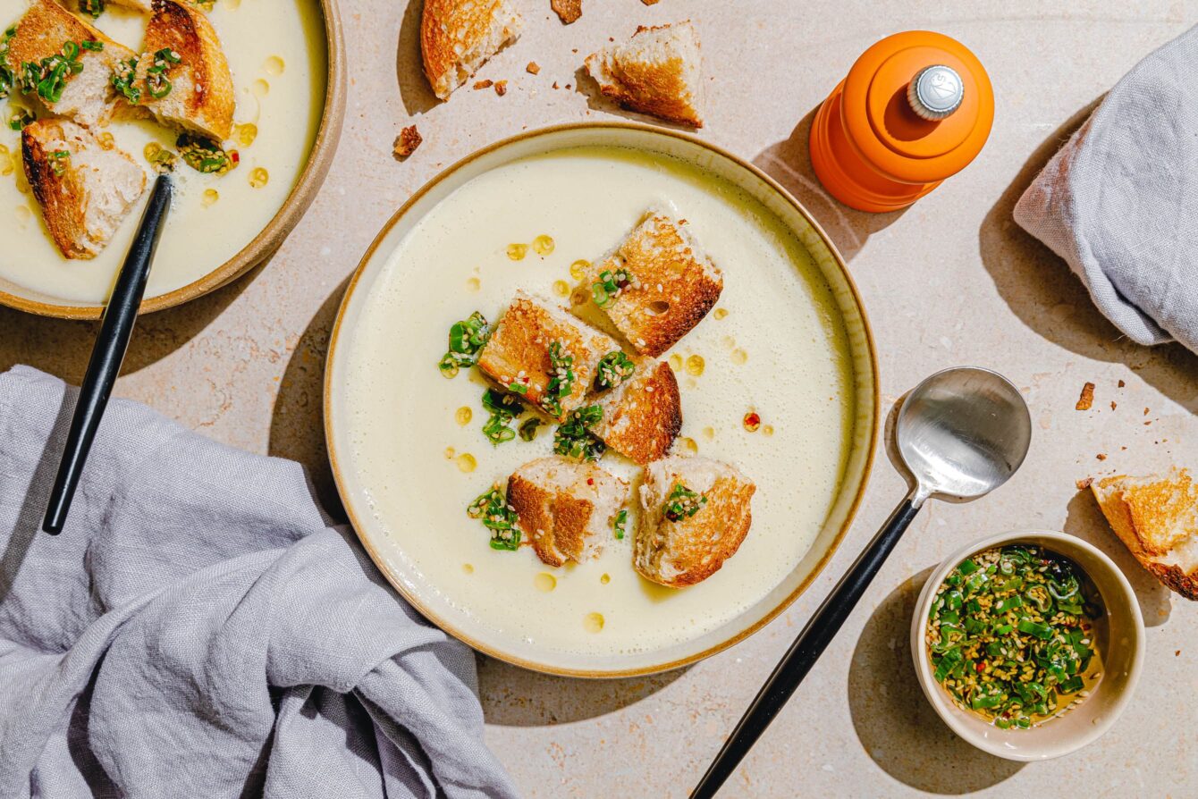 Vegane Spargelcremesuppe mit Zitronengras & Frühlingszwiebelöl