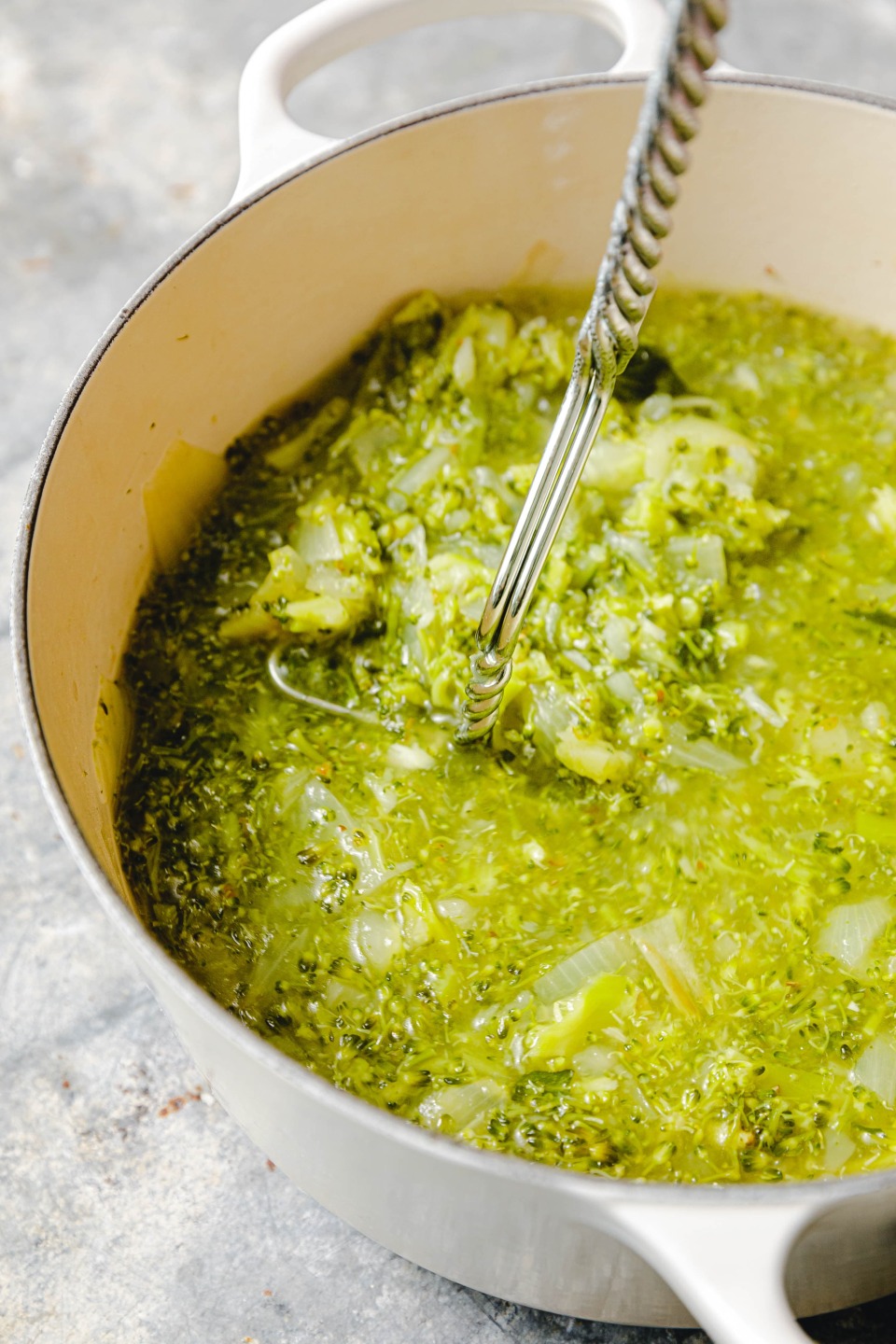 Zubereitung vegane Brokkolisuppe mit Orzo