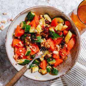 Wassermelonen-Gurkensalat mit Chiliöl