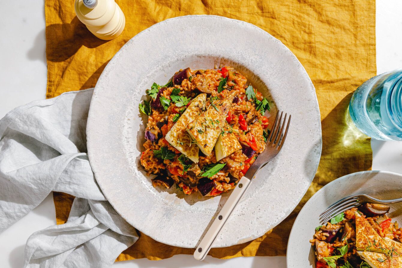 Auberginen-Pilaf mit veganem Halloumi