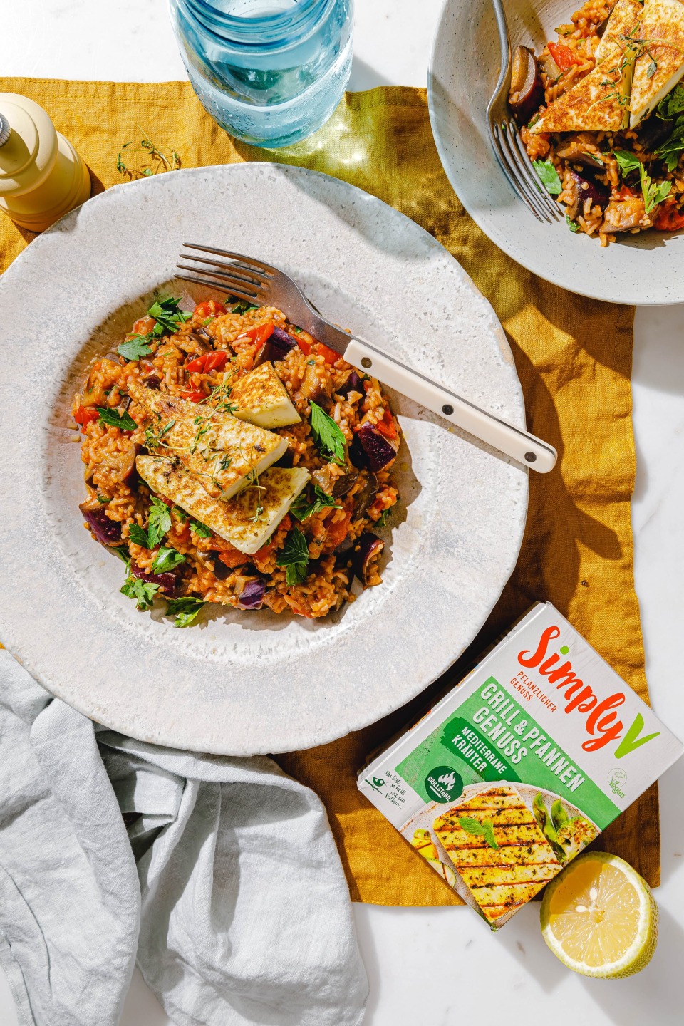 Auberginen-Pilaf mit veganem Halloumi