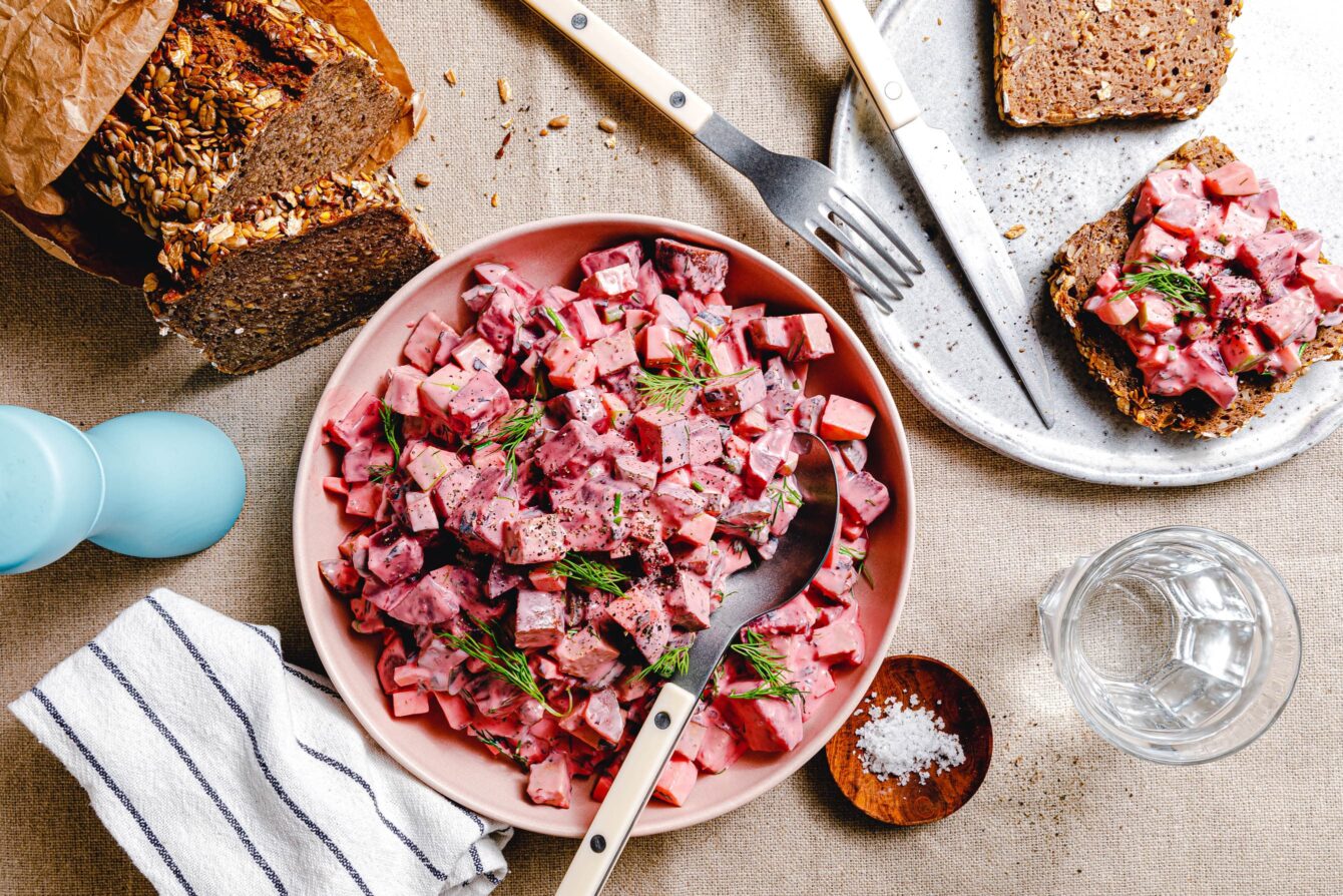 Veganer Heringssalat mit Roter Bete & Räuchertofu