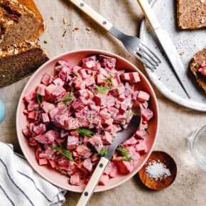 Veganer Heringssalat mit Roter Bete & Räuchertofu