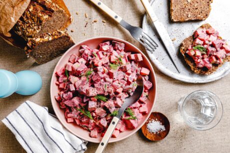 Veganer Heringssalat mit Roter Bete & Räuchertofu