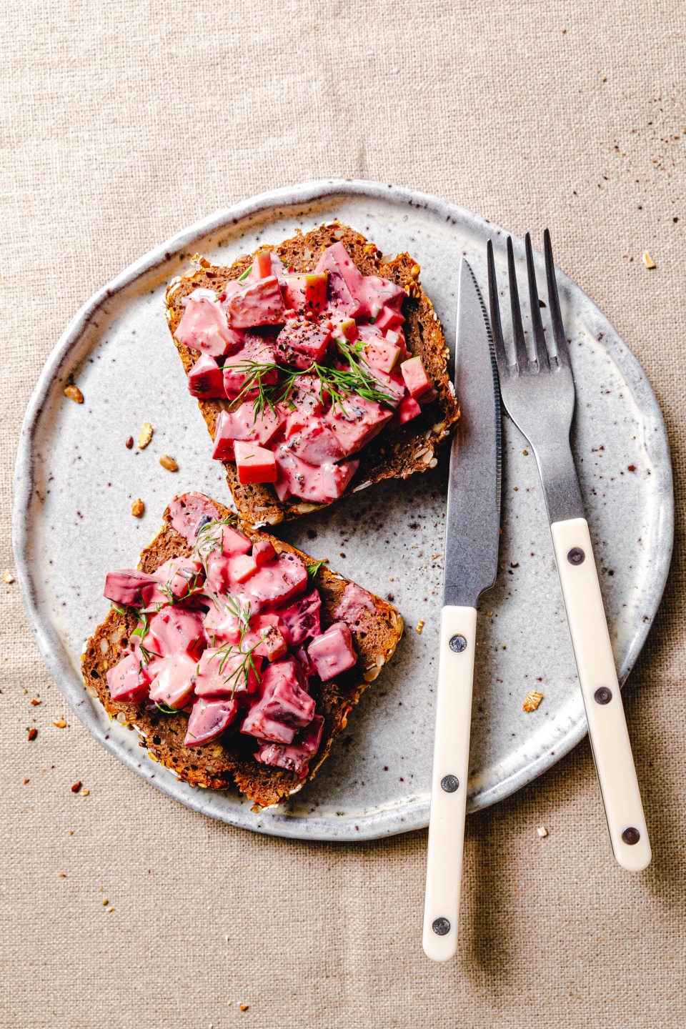 Veganer Heringssalat mit Roter Bete & Räuchertofu