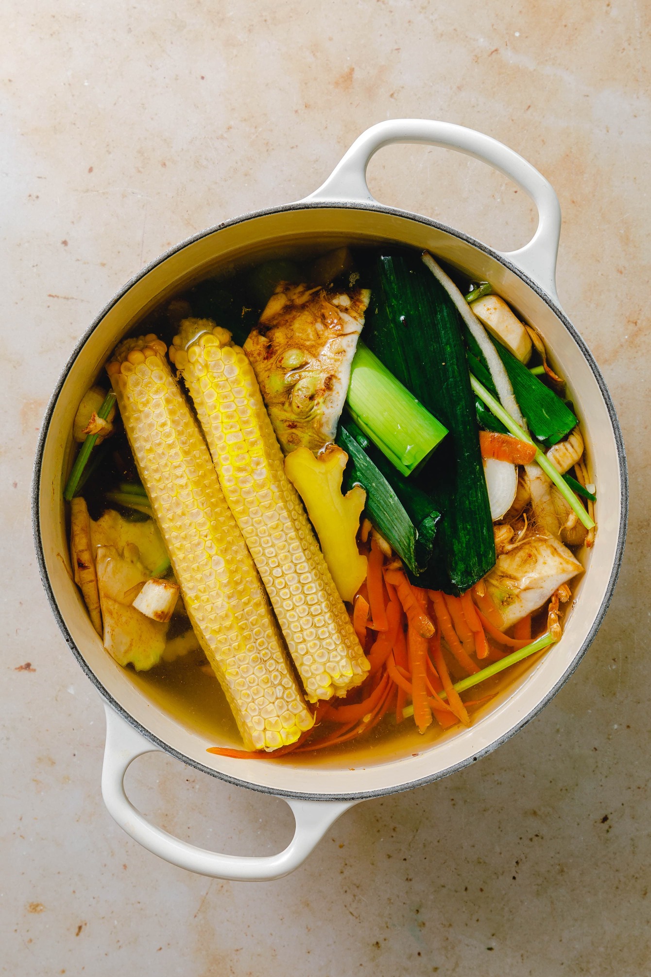 Gemüsebrühe aus Gemüseresten