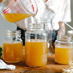 Die leckerste Gemüsebrühe aus Gemüseresten