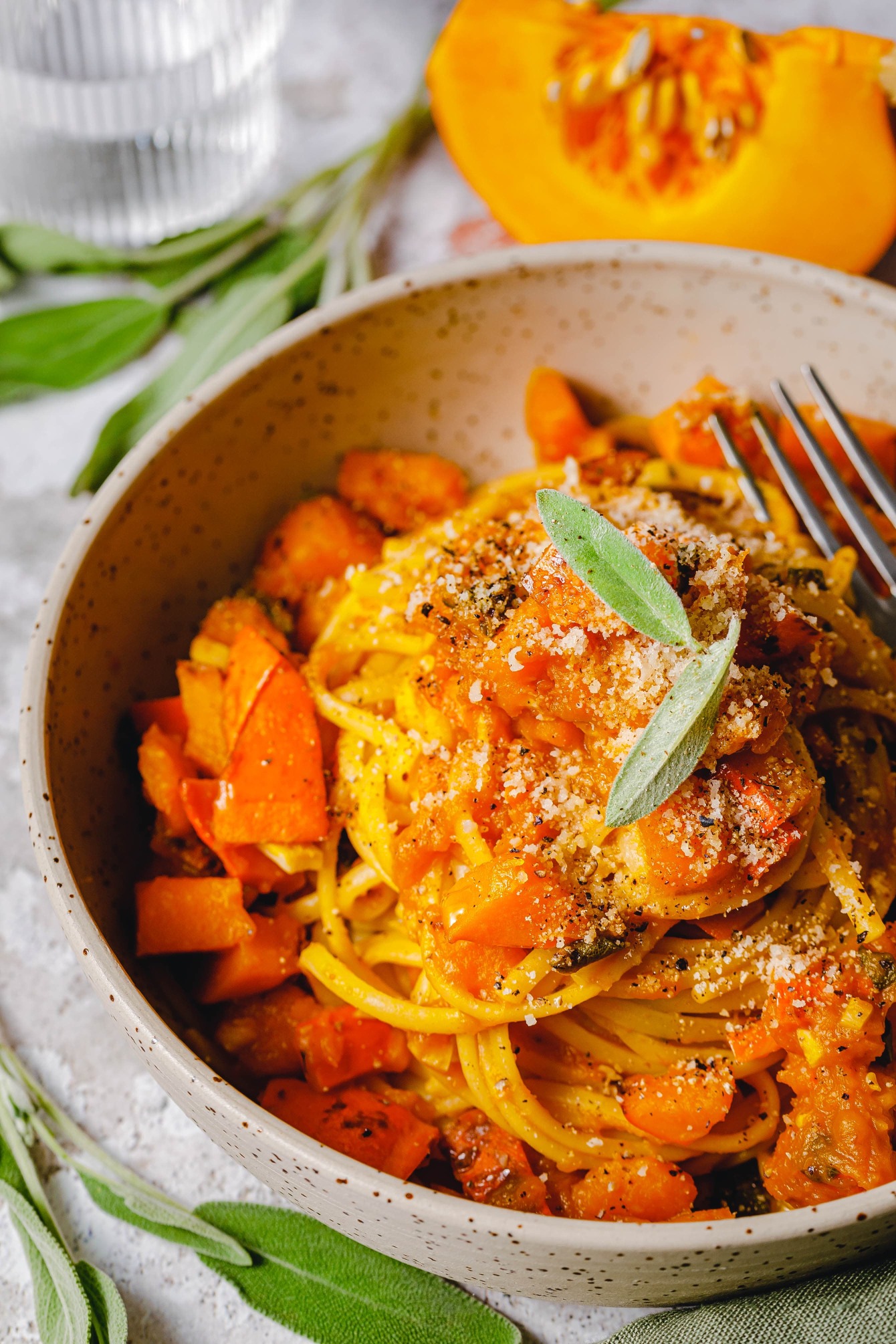 Linguine mit geröstetem Kürbis & Salbei