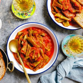 Türkische Stangenbohnen in Tomatensauce